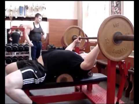 Видео: Совершенствование технического мастерства в жиме лежа