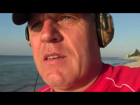 Видео: Пожелали удачи хорошие люди-я и нашел! Пляжный поиск ЗОЛОТА и СЕРЕБРА с металлоискателем! мжк