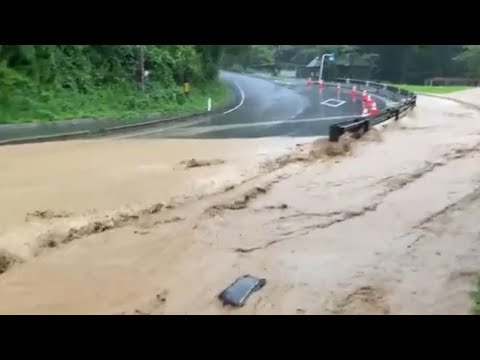 Видео: Наводнения в Японии: эвакуировали 30 тыс. человек