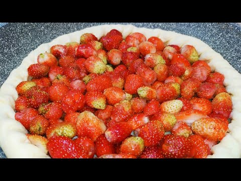 Видео: БЫСТРОЕ сдобное ТЕСТО ДЛЯ ПИРОГОВ. Пирог С КЛУБНИКОЙ.