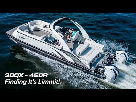 Видео: Bennington 30QX 2024 года — испытания на максимальную скорость и управление в сложных погодных ус...