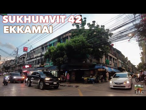 Видео: Прогулка по Сукхумвит 42! Небольшая местная рыночная улица в Экамай — путешествие по Бангкоку —