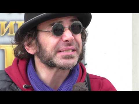 Видео: Роман Езык (Фрикинг Аут) - Перелётные птицы @ Арбат 09.07.2017