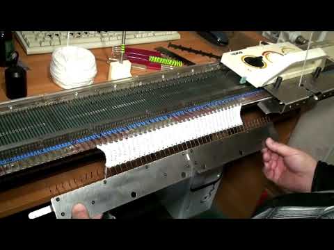 Видео: Вязальная машина Нева-8 (Ладога-1). 2. Заправка нити и набор петель