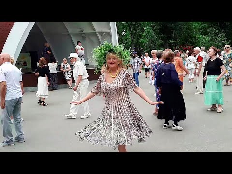 Видео: 🌟ДАРИТЕ ЖЕНЩИНАМ 💃ЦВЕТЫ.👍🌹🌹🌹💯