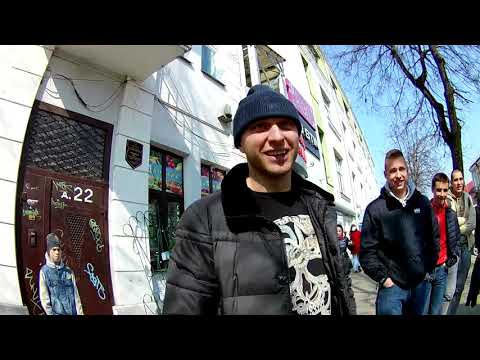 Видео: Инвалид-попрошайка стоит на горячей точке в городе Бресте