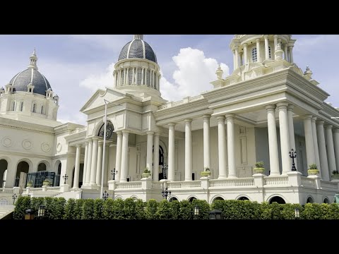 Видео: Прогулка по столице Камбоджи. Шаман, богатые кварталы, трущобы, музей.