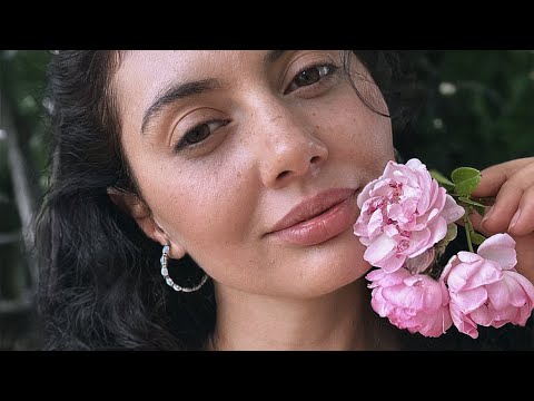 Видео: Работаем в саду всей семьей