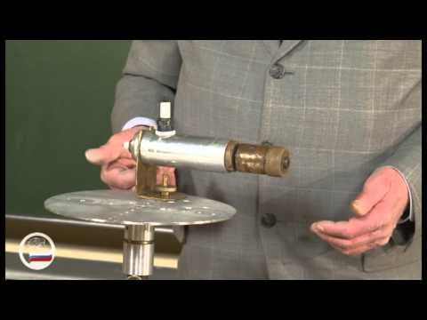 Видео: Пушка на вращающейся платформе.