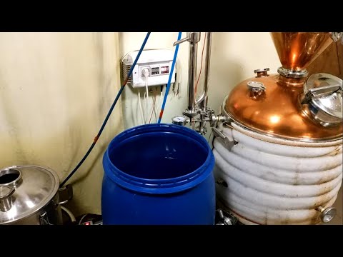 Видео: Новая техника перегона!! Виноградная водка Ч.1