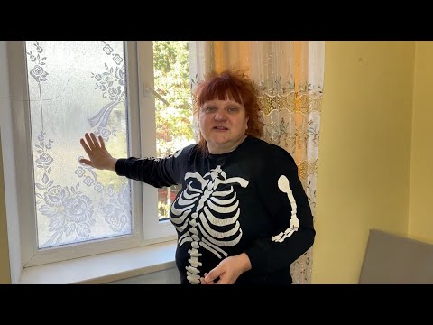 Видео: Как дешево закрыть окна от сильного мороза! Шторы без карниза! Лайфхаки по шторам! Эксперименты!