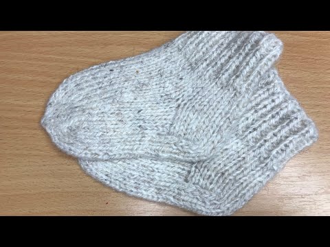 Видео: МК. Вяжем классические детские носочки. #Вязаниеспицами #Мк #носки  #вяжемдетям 