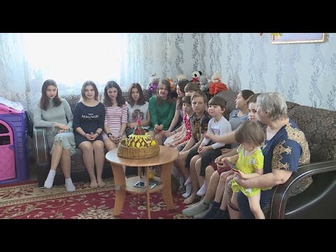 Видео: Актюбинка воспитала 26 приемных детей