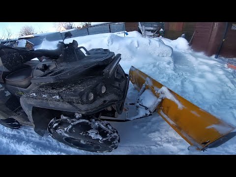 Видео: Уборка снега на даче с помощью квадроцикла. Александр Чекмарев