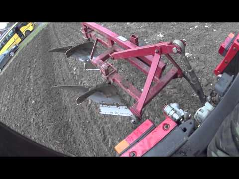 Видео: МТЗ 320 с плугом Т-101