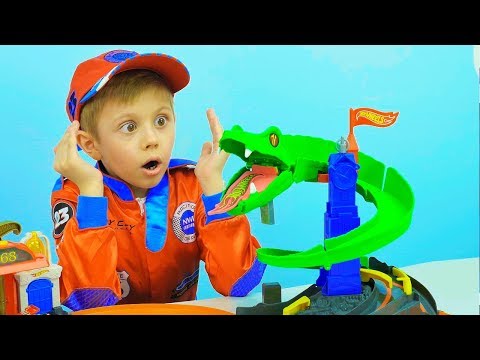 Видео: Хот Вилс КОБРА атакует Машинки - Даник и Папа пришли им на помощь!!