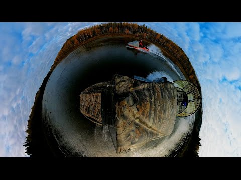 Видео: Аэролодка против водомета. Полная версия.