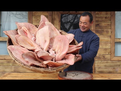 Видео: Свиные уши, тушеные и прессованные в массу, специальная кулинария | Дядя сельский гурман