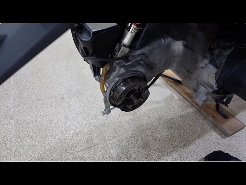 Видео: Как снять заднее колесо и тормозные колодки Honda Dio AF 62 68