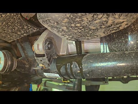 Видео: СЛИВАЕМ ЖИЖУ С НОВОЙ ЛАДА НИВА ТРЕВЕЛ 2024. ПРОХОЖДЕНИЕ ТО 0 на LADA NIVA TRAVEL