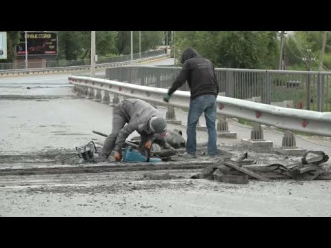 Видео: Транспортный мост ремонтируют в Уральске