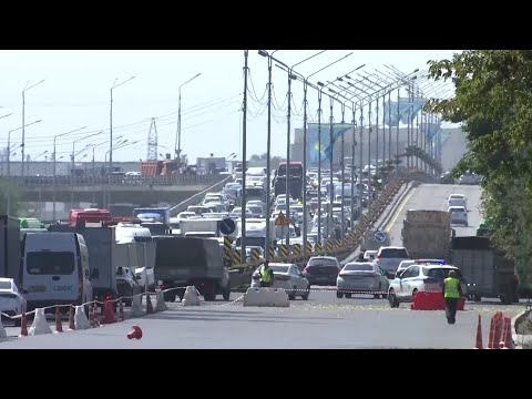 Видео: Алматыда 10 балдық кептеліс: тұрғындар межелі жеріне жаяу жетті