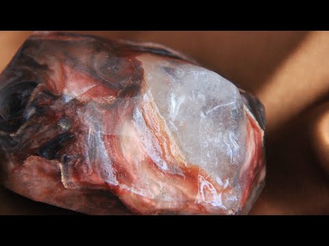 Видео: Каменное мыло | Кристалл в черном мраморе | Мыловарение | Мыло ручной работы | Soap stone