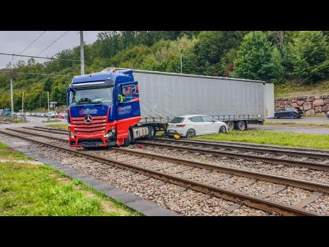 Видео: Неудачные и необычные случаи на дороге с дальнобойщиками и грузовиками №14