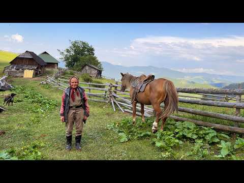 Видео: Самодостаточная и уникальная жизнь бабушки в горной хижине 1800-х годов на краю света