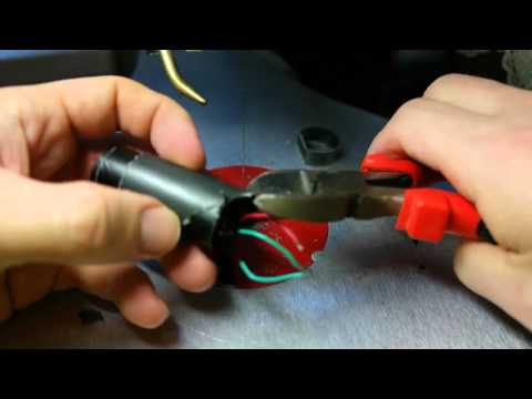 Видео: попытка разобрать модуль электрошокера