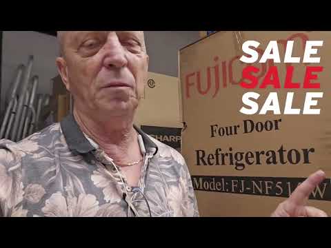 Видео: Холодильник ,который не выходит за линию кухни. Какой проем оставить для холодильника на кухне.