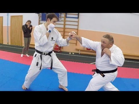 Видео: Продолжение атаки после сближения с ударом. Аслан Бытдаев