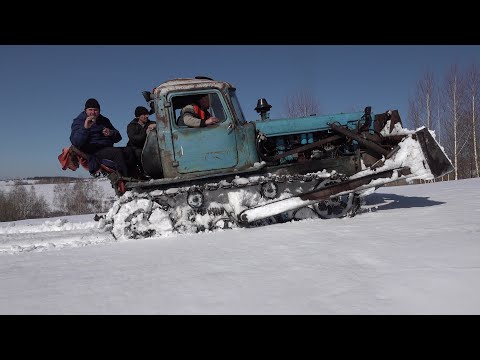 Видео: Трактор ДТ 75 в очень глубоком снегу