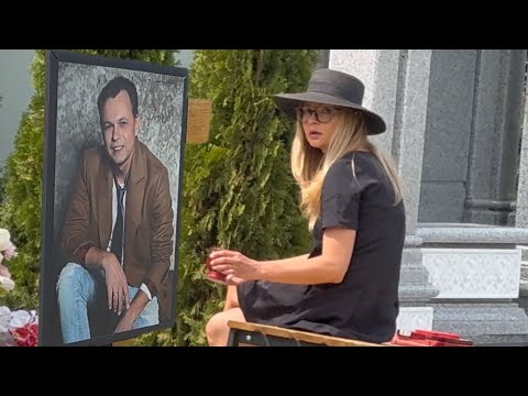 Видео: ДО СЛЁЗ … КРАСАВИЦА МАРУСЯ ЛЁВКИНА ПРИШЛА НА МОГИЛУ ВОЛОДИ В ДЕНЬ ЕГО РОЖДЕНИЯ | ТРОЕКУРОВСКОЕ 2025