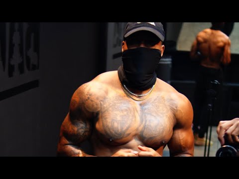 Видео: Мужчинам не хватает уверенности в себе, потому что они игнорируют Bodygame