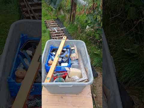 Видео: Октябрь на микроколейной железной дороге. Строительство курятника.