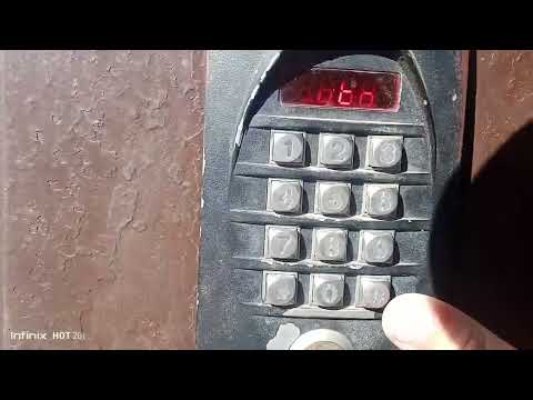 Видео: Домофон новый поставили на улице Карского 42 (26.09.2025) 