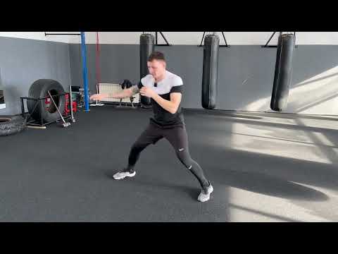 Видео: СУПЕР-ПУПЕР защита в БОКСЕ, оттяжка и шаг назад.