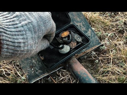 Видео: Поиск КЛАДА монет с металлоискателем! Еду ЗА НАХОДКАМИ на тойоте по бездорожью!