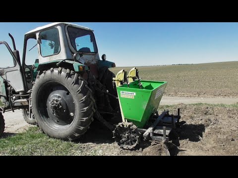 Видео: Посадка картофеля сажалкой Bomet (Бомет). Самый легкий и простой способ - 18 соток за 45 минут