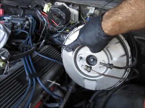 Видео: Установка тормозных запчастей Chevelle. Усилитель тормозов, главный цилиндр.