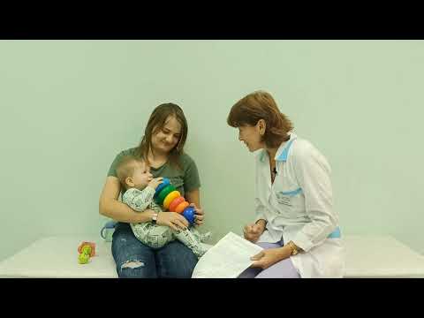 Видео: Осмотр ребенка в 9 мес. Оценка  навыков и рекомендации по питанию. Приучаем к горшку или нет?