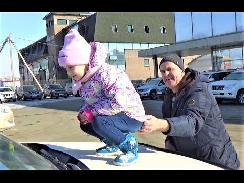 Видео: ВЛОГ Мы застряли на машине в саду Лёша злится на меня