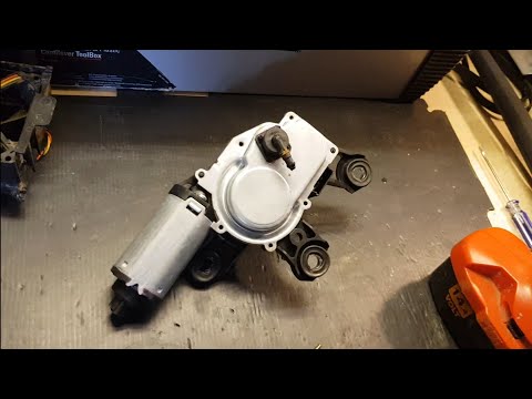 Видео: Процесс замены/попытки ремонта заднего дворника Audi Q7 4L