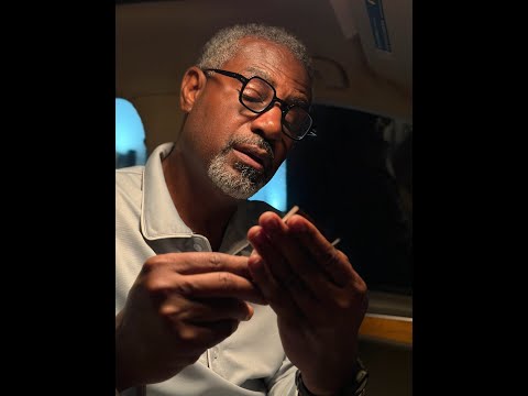 Видео: Когда Грег пытается дать Домини кувалду!