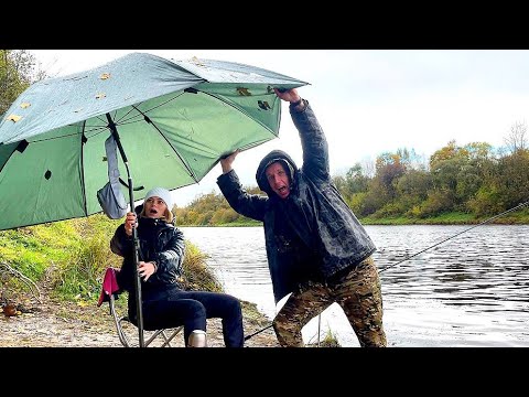 Видео: ШТОРМ НА БЕРЕГУ РЕКИ | НАС ЧУТЬ НЕ СНЕСЛО | ЖЕНА В ШОКЕ ОТ ТАКОЙ  РЫБАЛКИ | 