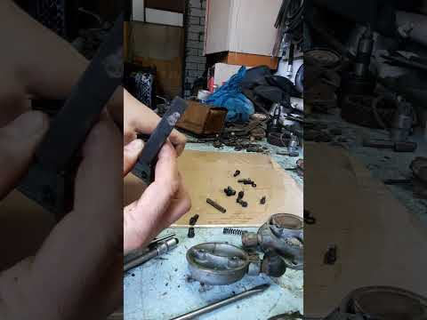 Видео: Как разобрать топливный насос автомобилей Газ,ЗиЛ,Уаз и его устройство