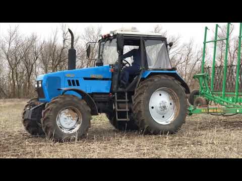 Видео: МТЗ 1221 Тропик с бороной. Закрываем влагу!