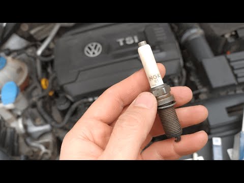 Видео: Замена свечей зажигания TSI 1.8 VW JETTA 6 ( момент затяжки, определение оригинальности,смазка)