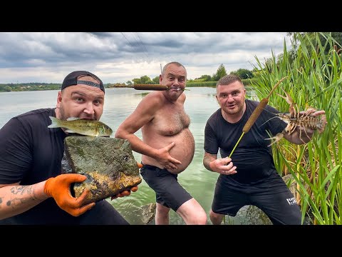 Видео: ЛОВИМ РАКОВ, РЫБУ РУКАМИ! МЛАДШИЙ БРАТ ВПЕРВЫЕ ЛОВИТ! СТРАШНО! 🦞